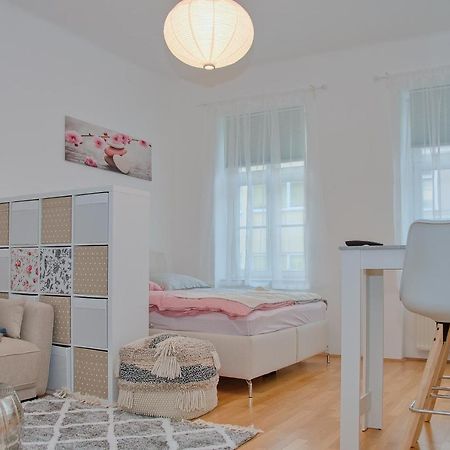 White Lotus Apartment Viena Exterior foto