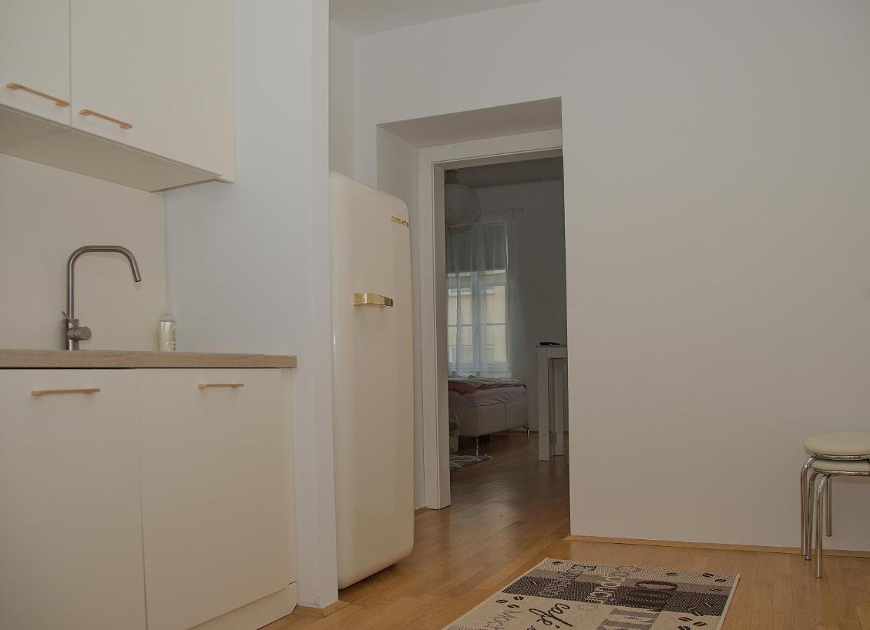 White Lotus Apartment Viena Exterior foto